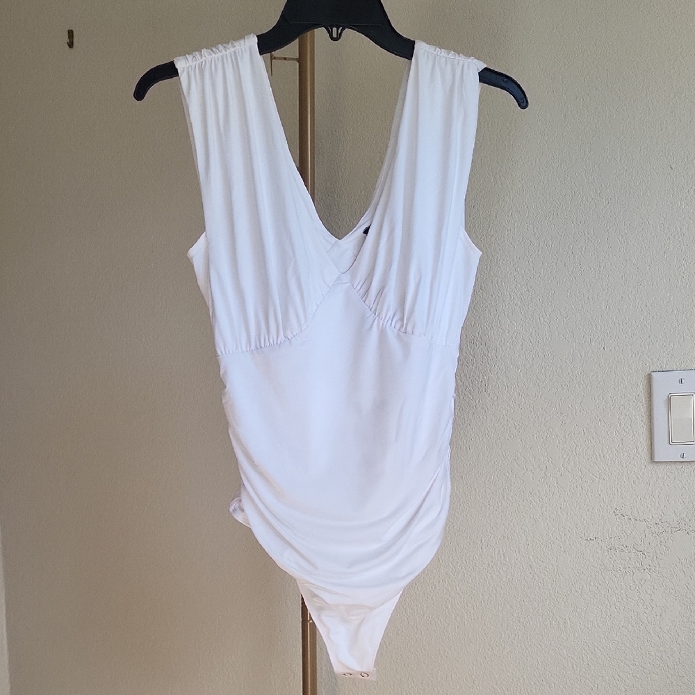 Express White Body Contour Ruched Empire Deep V Bodysuit SZ S NWT - Picture 2 of 12